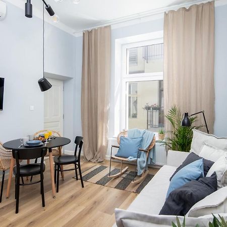 Barbacan Suites - Old Town Apartments - By Upstairs 크라쿠프 외부 사진