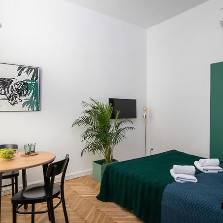 Barbacan Suites - Old Town Apartments - By Upstairs 크라쿠프 외부 사진