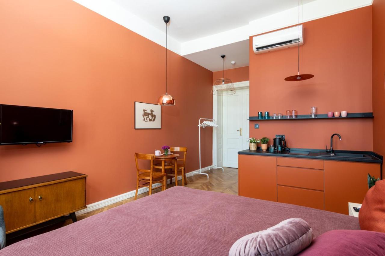Barbacan Suites - Old Town Apartments - By Upstairs 크라쿠프 외부 사진