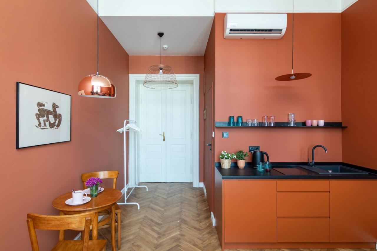 Barbacan Suites - Old Town Apartments - By Upstairs 크라쿠프 외부 사진