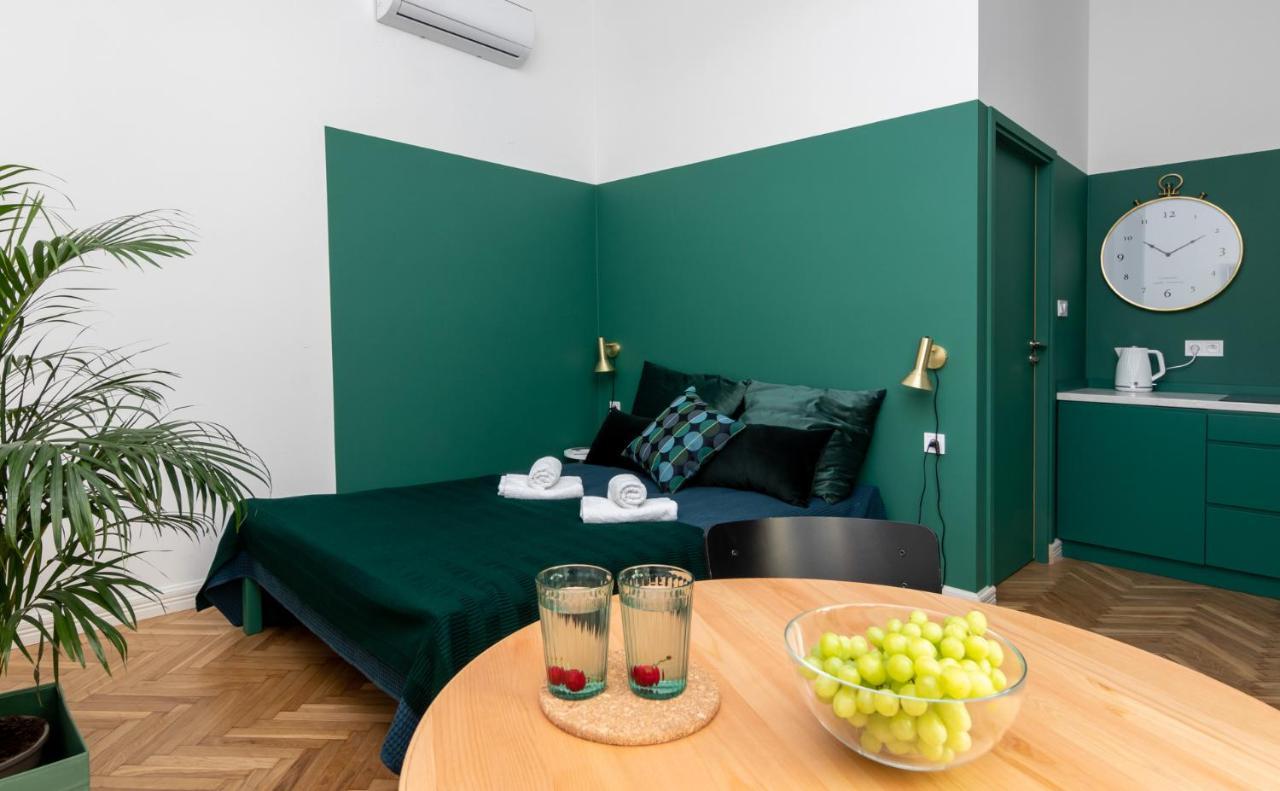 Barbacan Suites - Old Town Apartments - By Upstairs 크라쿠프 외부 사진