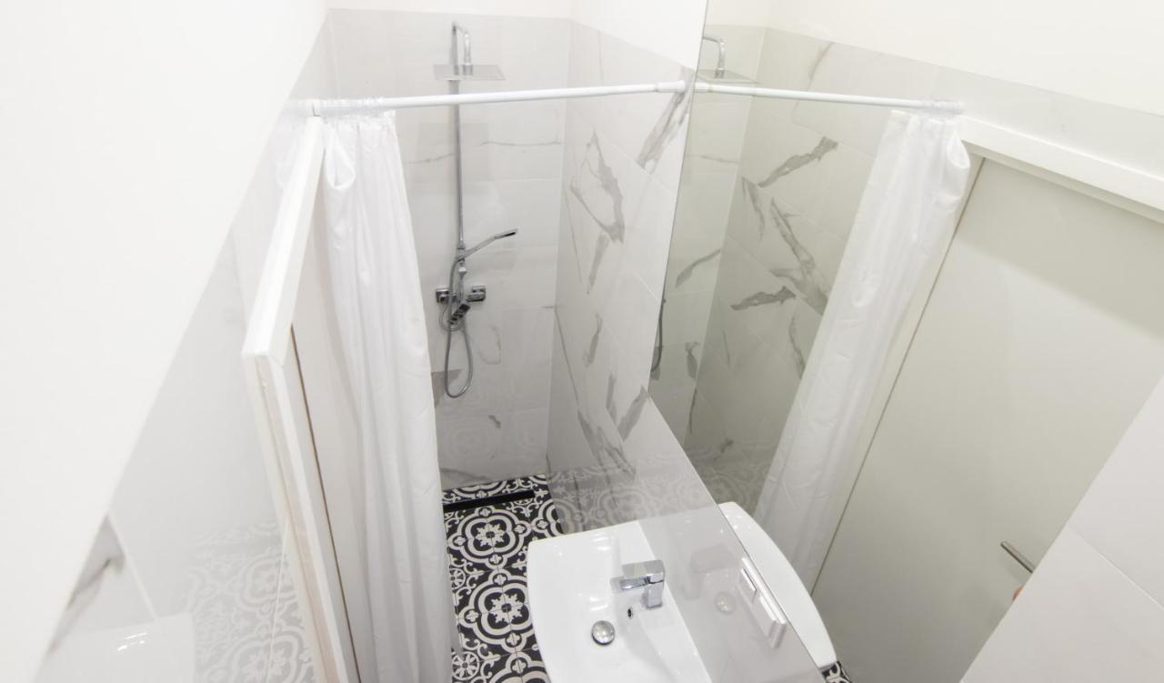 Barbacan Suites - Old Town Apartments - By Upstairs 크라쿠프 외부 사진