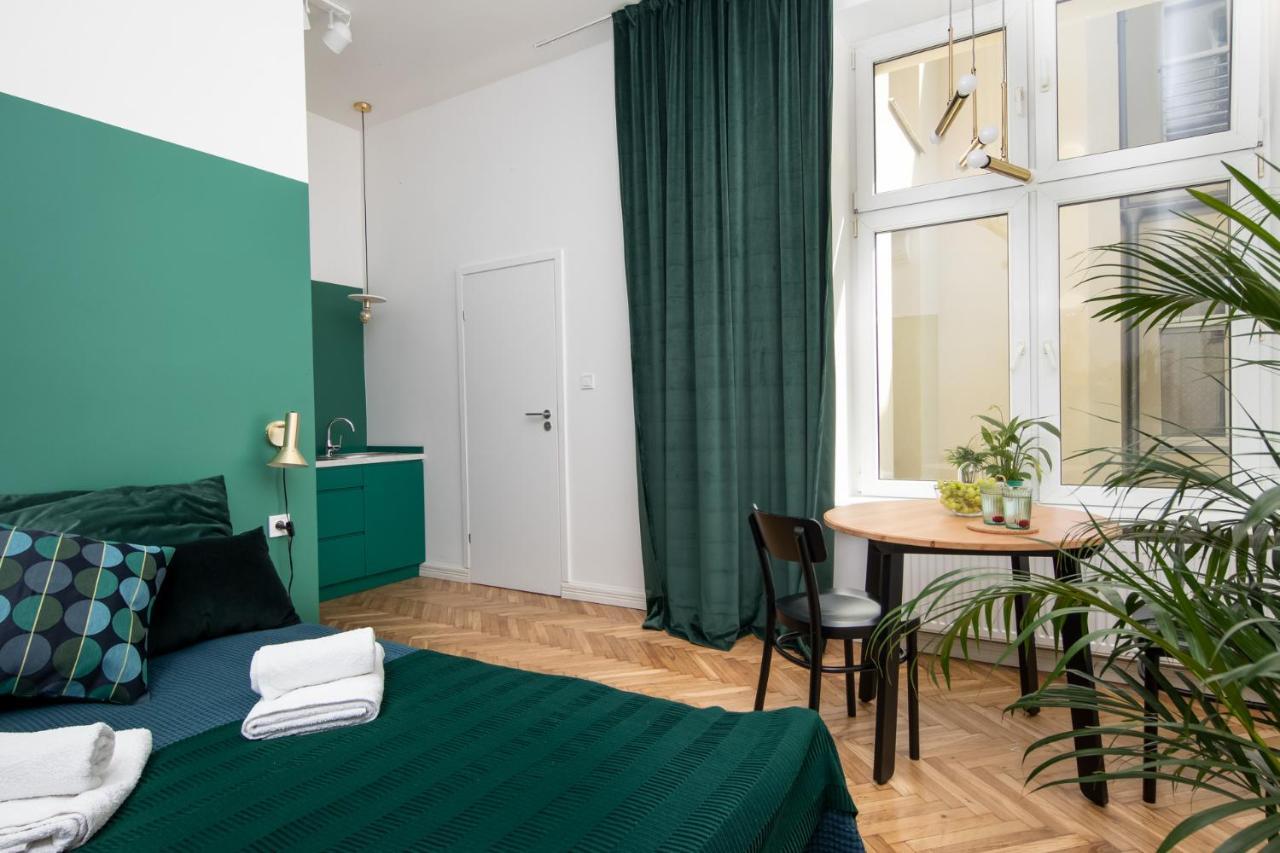 Barbacan Suites - Old Town Apartments - By Upstairs 크라쿠프 외부 사진