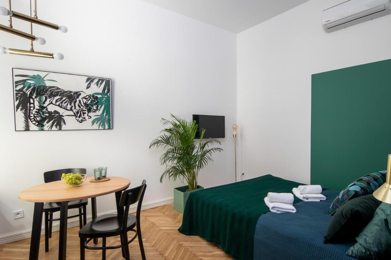 Barbacan Suites - Old Town Apartments - By Upstairs 크라쿠프 외부 사진